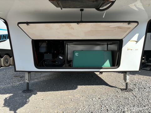 2021 Dutchmen Voltage 4205 RV Photo 4