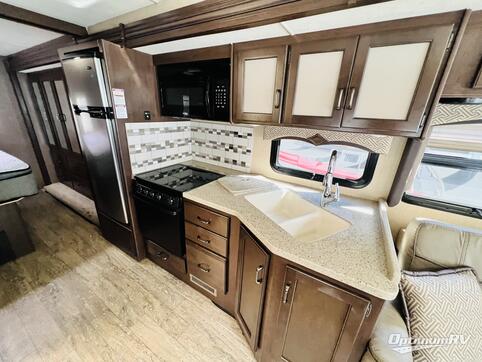 2018 Thor Hurricane 29M RV Photo 3