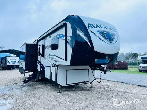 Used 2018 Keystone Avalanche 300RE Featured Photo