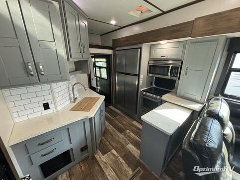 2020 Keystone Fuzion 429 RV Photo 2