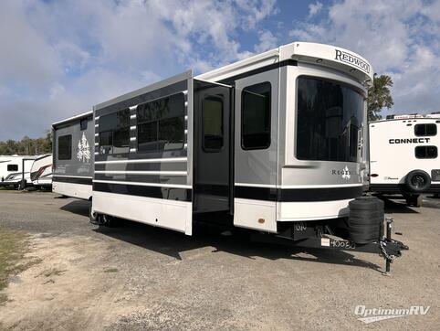 New 2025 CrossRoads Redwood 3721FDB Featured Photo