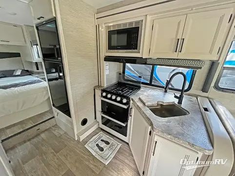 2023 Thor Chateau 28Z RV Photo 4