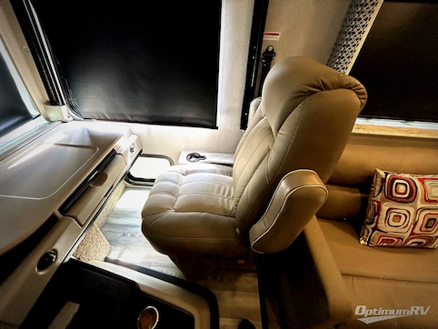 2021 Holiday Rambler Admiral 32S RV Photo 3