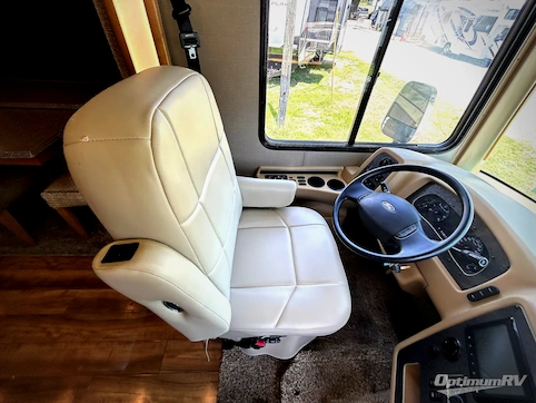 2015 Newmar Canyon Star 3610 RV Photo 2