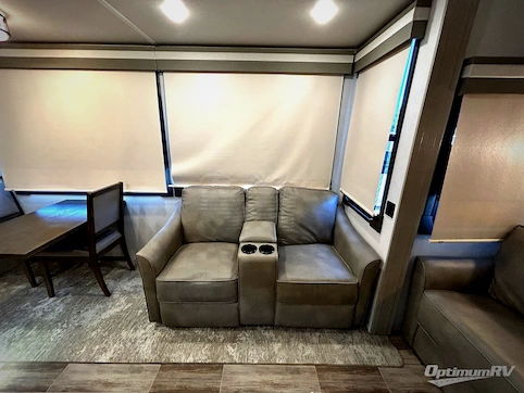 2022 Palomino Columbus 383FB RV Photo 4
