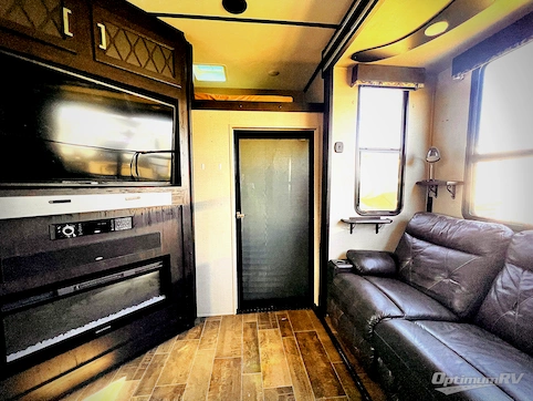 2018 Keystone Fuzion 369 RV Photo 3