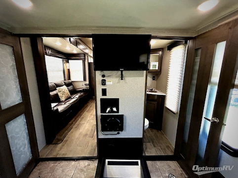 2018 Dutchmen Voltage V4005 RV Photo 4