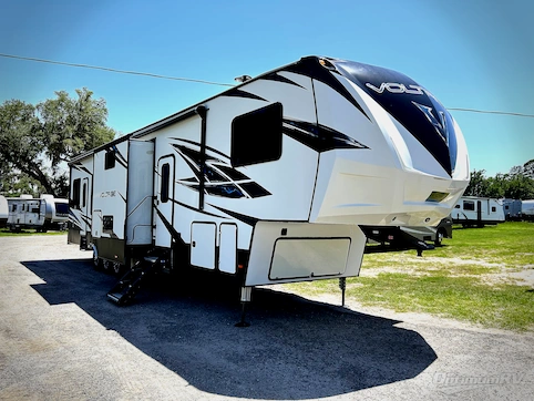Used 2018 Dutchmen Voltage V4005 Featured Photo