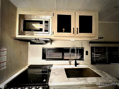 2022 East To West Della Terra 250BH RV Photo 3