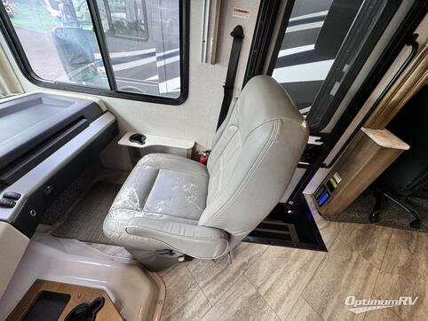 2019 Fleetwood Southwind 36P RV Photo 2