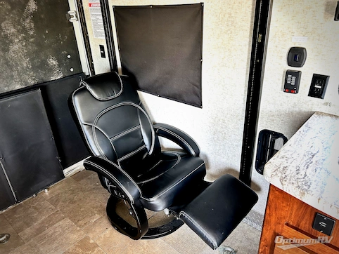 2018 Forest River Vengeance Rogue 25V RV Photo 2