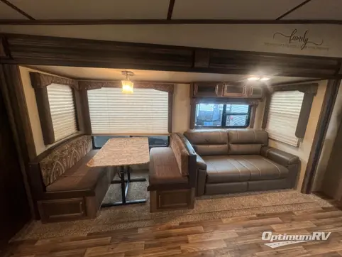 2017 Keystone Cougar X-Lite 27RKS RV Photo 2
