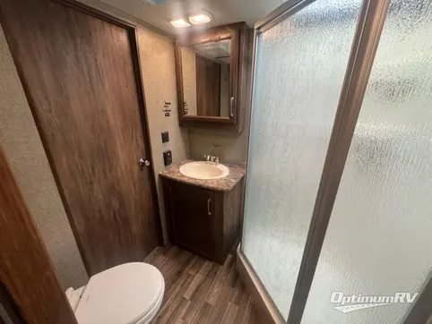 2017 Keystone Cougar X-Lite 27RKS RV Photo 4