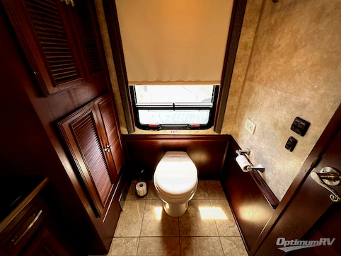 2011 Itasca Ellipse 42QD RV Photo 4