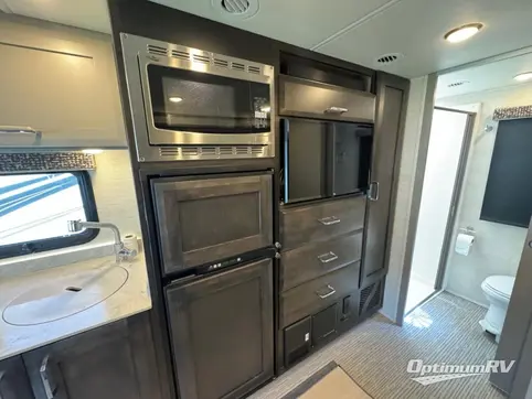 2021 Tiffin Wayfarer 25 RW RV Photo 4