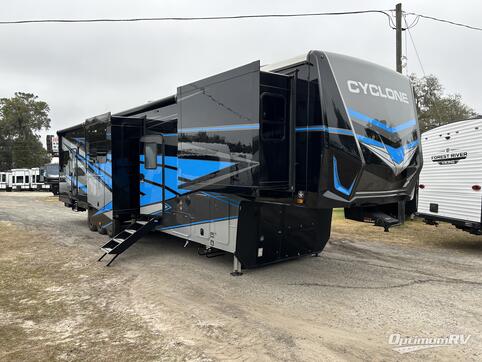 New 2025 Heartland Cyclone 4008 Featured Photo