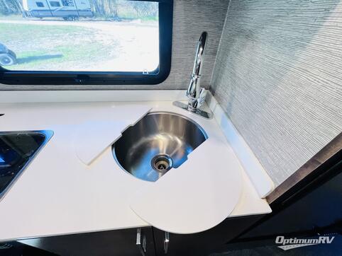 2020 Tiffin Wayfarer 25 RW RV Photo 3