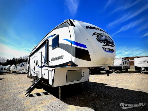 Used 2019 Forest River Cherokee Arctic Wolf 315TBH8 Featured Photo