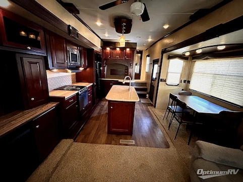 2014 Heartland ElkRidge 34TSRE RV Photo 2