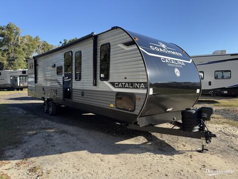 New 2025 Coachmen Catalina Legacy Edition 343BHTS Featured Photo