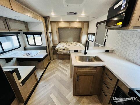 2025 Ember E-Series 22ETS RV Photo 2