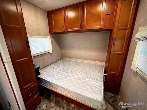 2025 HL Enterprise Hy-Line 38 Premier RV Photo 4