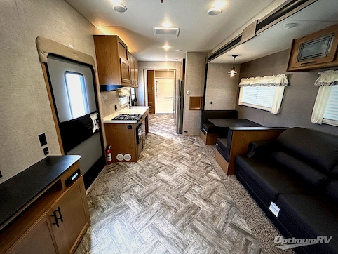 2025 HL Enterprise Hy-Line 38 Premier RV Photo 2