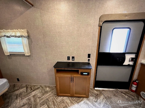 2025 HL Enterprise Hy-Line 38 Premier RV Photo 4