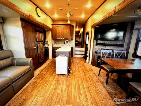 2019 Forest River Flagstaff Super Lite 528IKWS RV Photo 2
