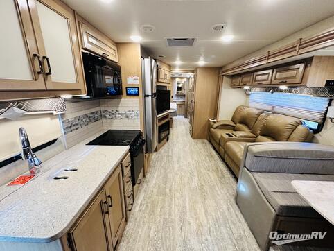 2019 Thor Hurricane 35M RV Photo 2