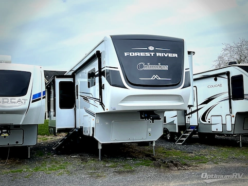 New 2025 Palomino Columbus 376DS Featured Photo