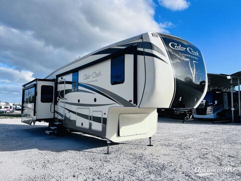 Used 2016 NuWa Champagne M-38EL Featured Photo