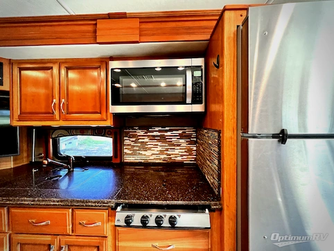 2016 Fleetwood Pace Arrow LXE 38B RV Photo 3