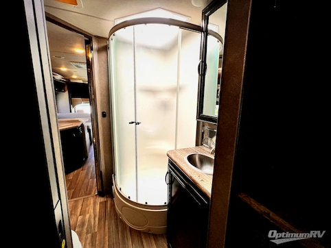 2017 Thor Quantum LF31 RV Photo 4