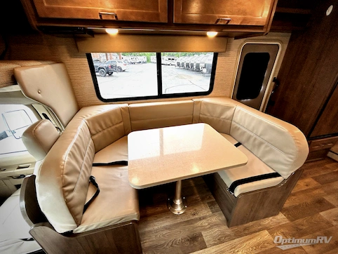 2022 Winnebago Minnie Winnie 31H RV Photo 2