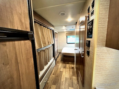 2022 Winnebago Minnie Winnie 31H RV Photo 3