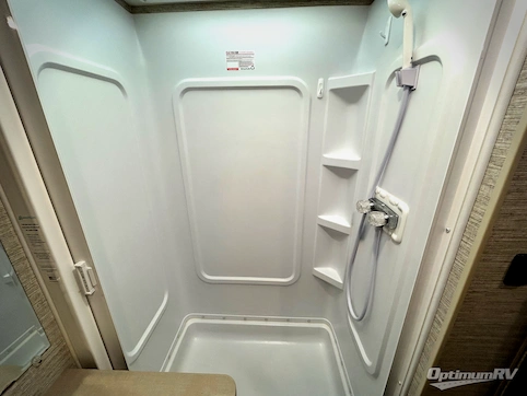 2022 Winnebago Minnie Winnie 31H RV Photo 4