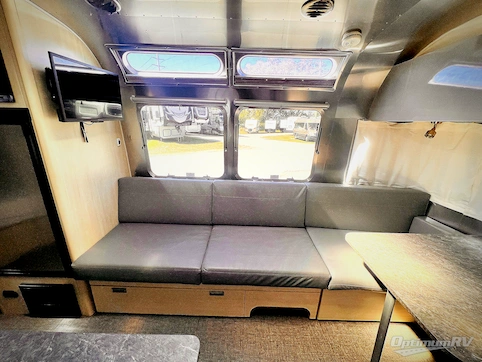 2021 Airstream Flying Cloud 23CB RV Photo 2