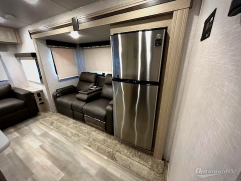 2021 Forest River Rockwood Ultra Lite 2613BS RV Photo 4