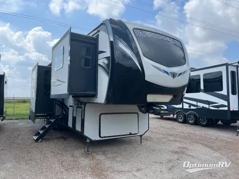 Used 2019 Keystone Avalanche 383FL Featured Photo