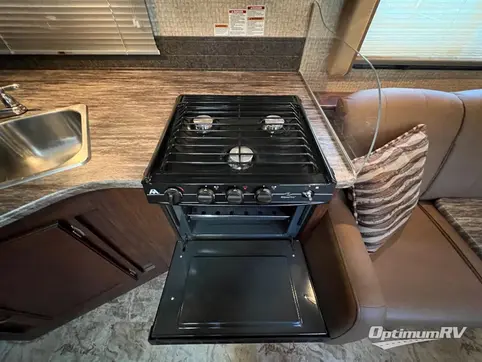 2016 Coachmen Pursuit 33 BH RV Photo 2