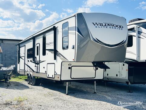 Used 2023 Forest River Wildwood Heritage Glen Elite Series 35RE Featured Photo