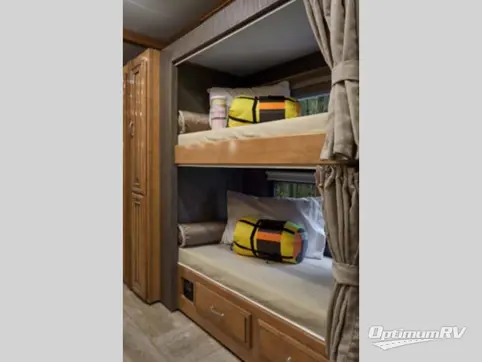 2019 Thor Aria 4000 RV Photo 4