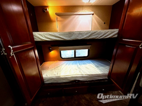 2011 Newmar Canyon Star 3810 RV Photo 3