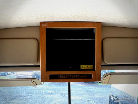 1998 Fleetwood Discovery 36T RV Photo 2