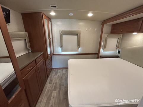 2017 Winnebago Sunstar LX 30T RV Photo 4