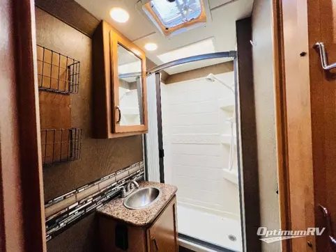 2017 Thor Four Winds 26B RV Photo 4