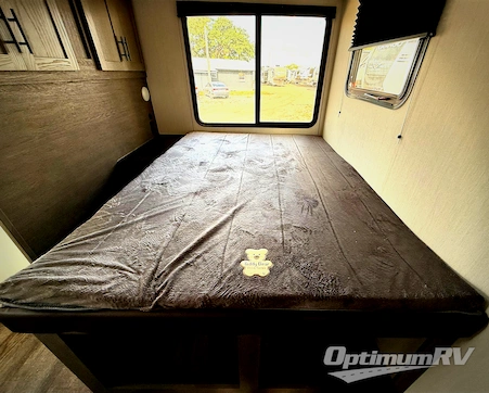 New 2025 Forest River Cherokee Arctic Wolf Suite 3750SUITE Featured Photo
