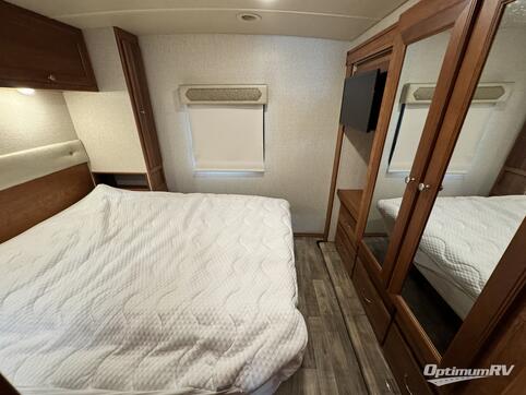 2017 Winnebago Vista 31BE RV Photo 4