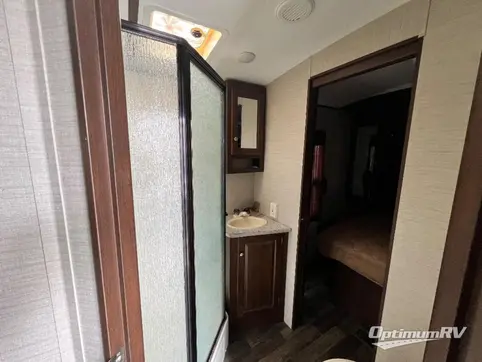 2017 Keystone Premier Ultra Lite 30RIPR RV Photo 4